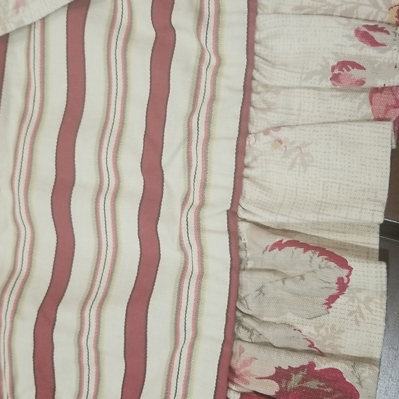 Vintage Table Runner Garden Floral/Stripe Pattern - Reversable - Picture 3 of 9